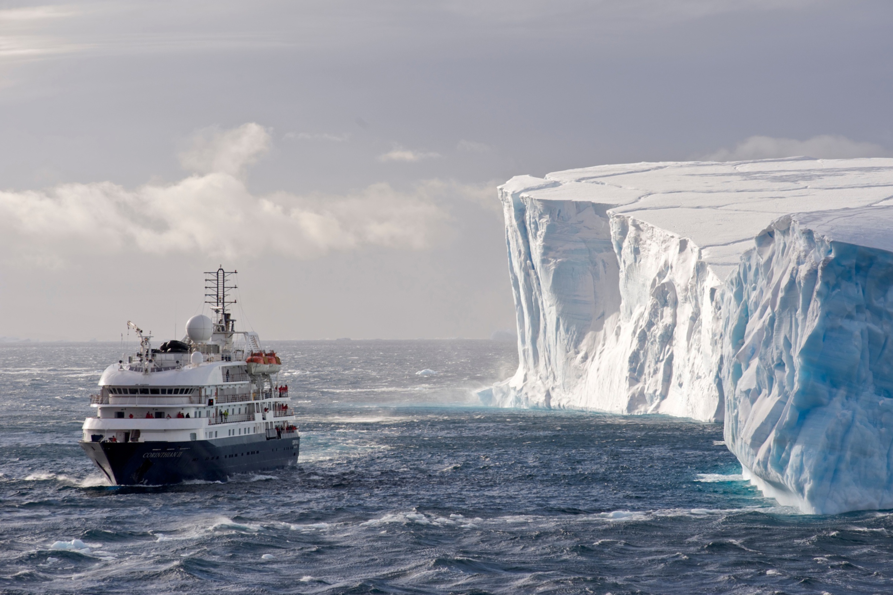 Screenshot №1 pro téma Antarctica Iceberg Ship 2880x1920