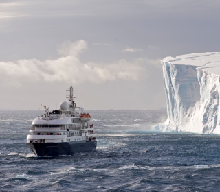 Antarctica Iceberg Ship - Obrázkek zdarma pro 128x128