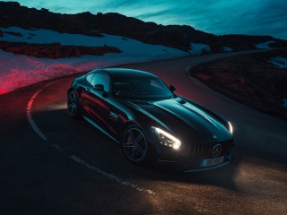 Screenshot №1 pro téma Mercedes Benz AMG GT Roadster in Night 320x240