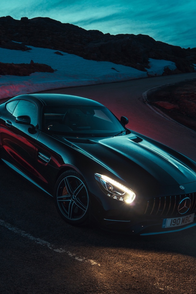 Sfondi Mercedes Benz AMG GT Roadster in Night 640x960