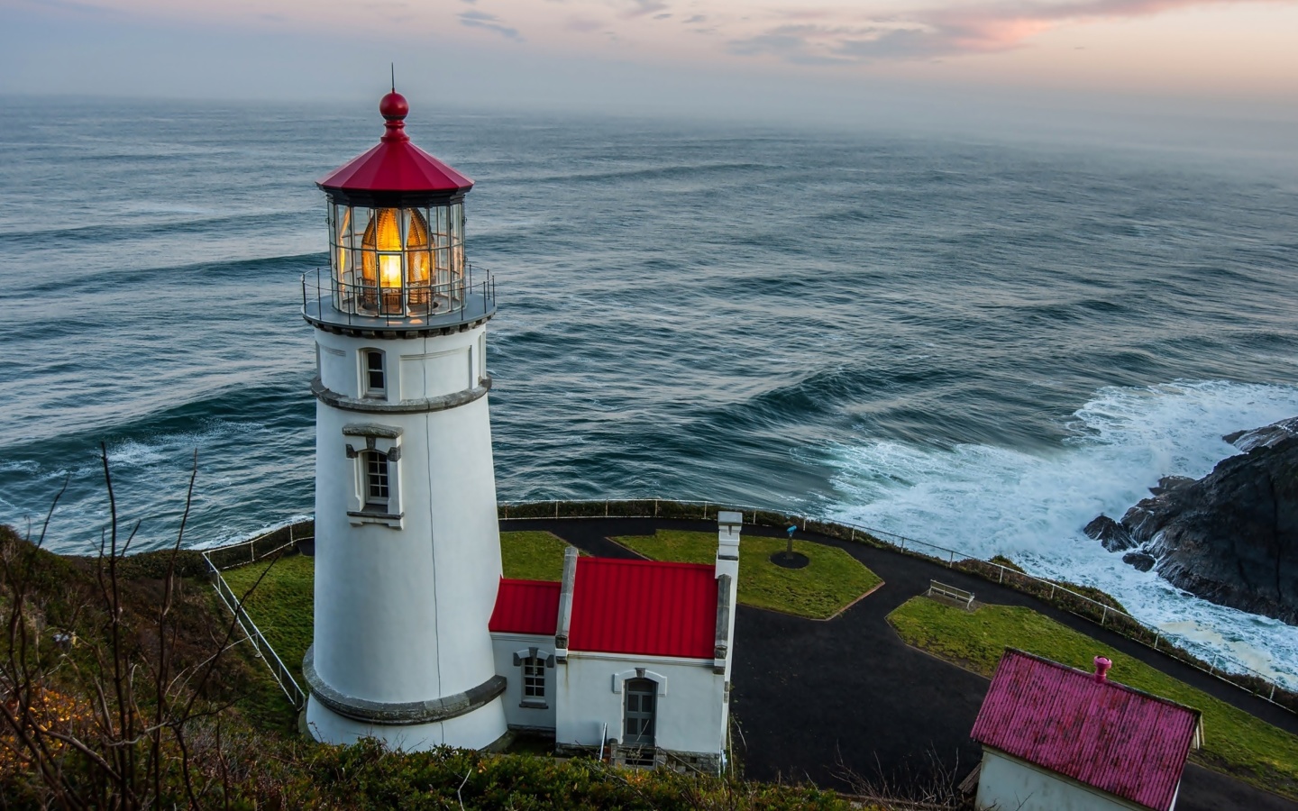 Lighthouse at North Sea wallpaper 1440x900