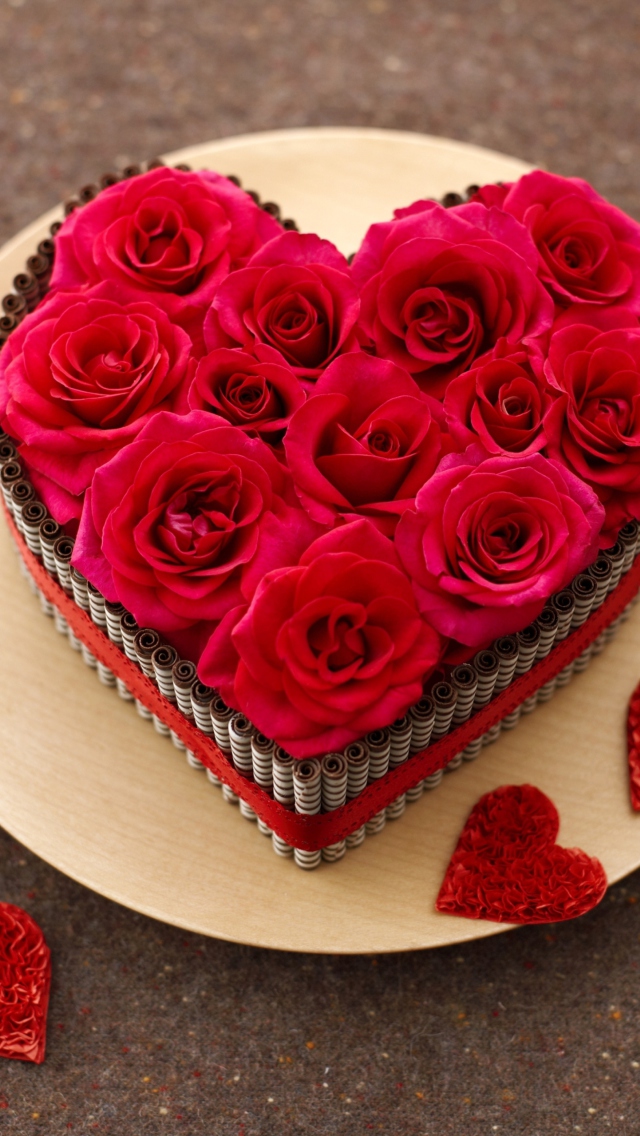 Обои Red Roses Heart 640x1136