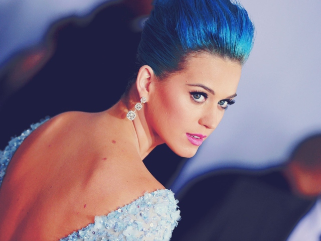 Обои Katy Perry Blue Hair 640x480
