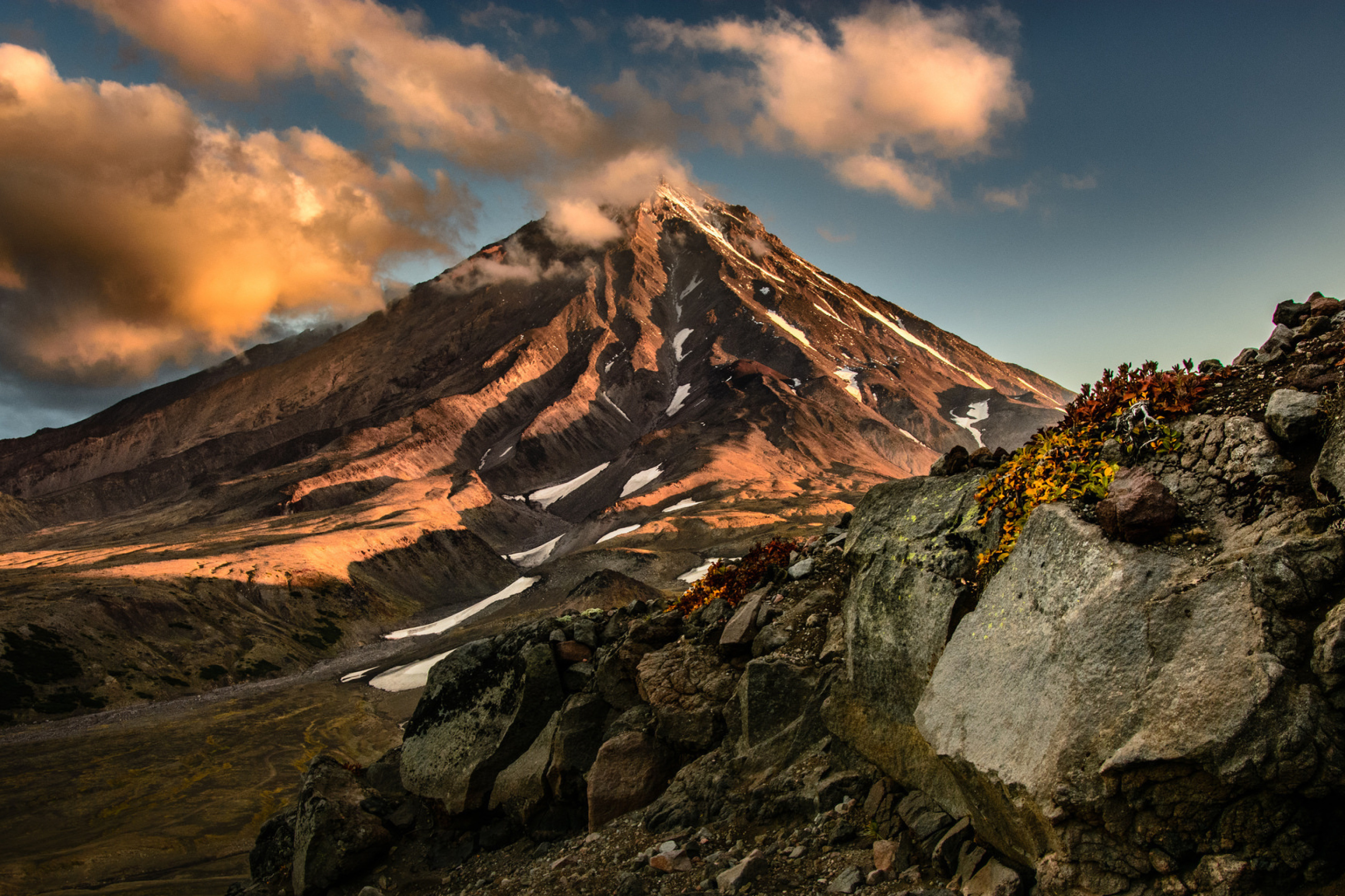 Fondo de pantalla Koryaksky Volcano on Kamchatka 2880x1920