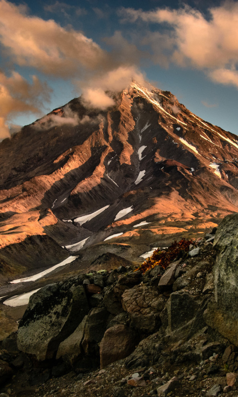 Fondo de pantalla Koryaksky Volcano on Kamchatka 480x800