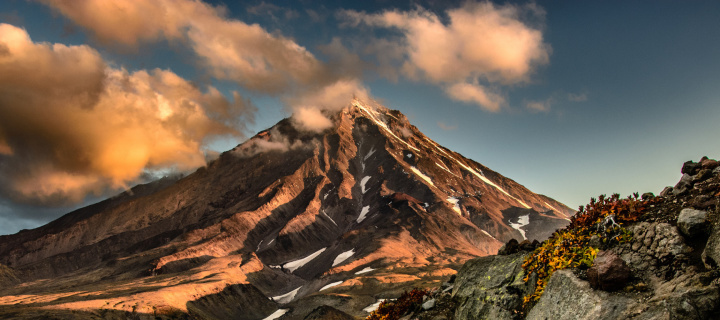 Sfondi Koryaksky Volcano on Kamchatka 720x320