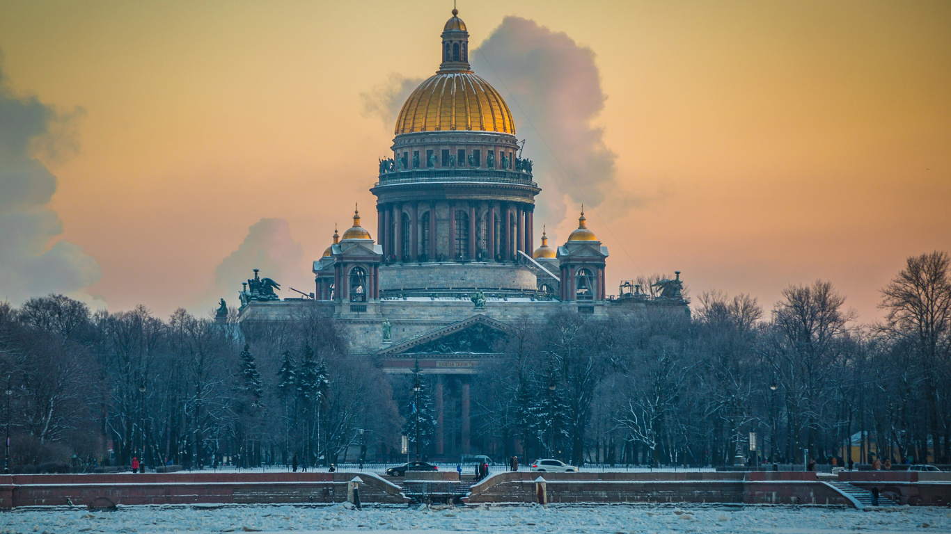 Обои Saint Isaacs Cathedral in Saint Petersburg 1366x768