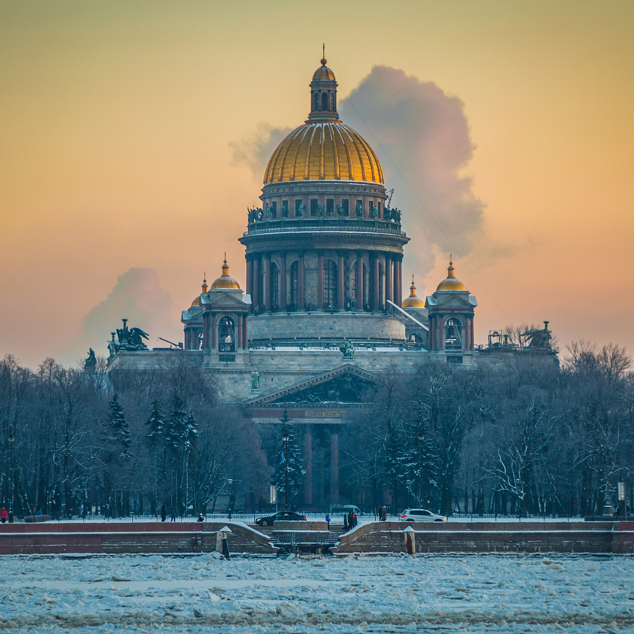 Das Saint Isaacs Cathedral in Saint Petersburg Wallpaper 2048x2048