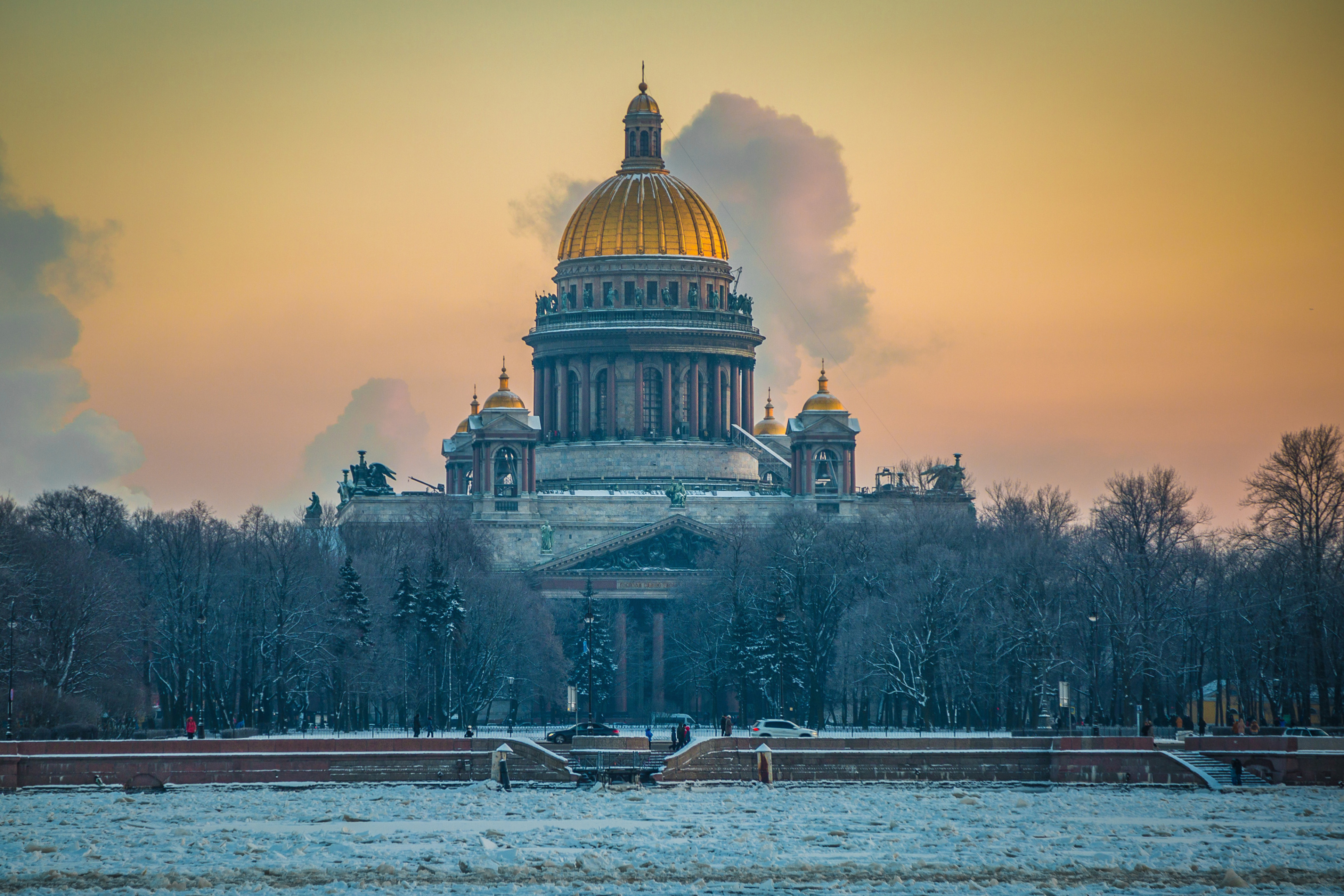 Das Saint Isaacs Cathedral in Saint Petersburg Wallpaper 2880x1920