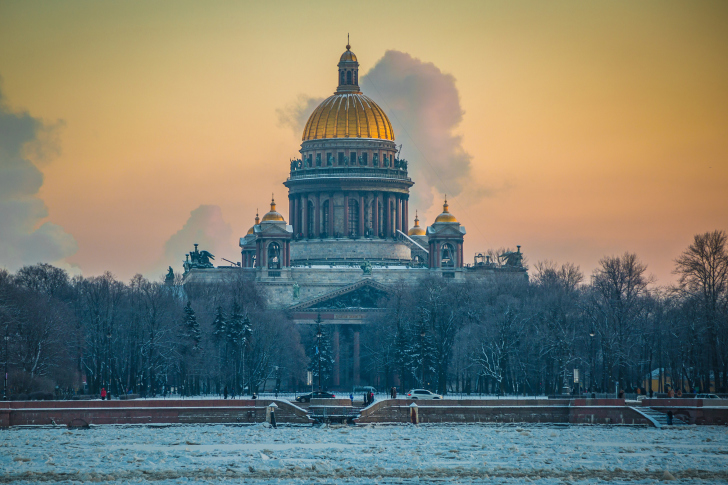 Обои Saint Isaacs Cathedral in Saint Petersburg