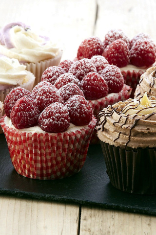 Mixed Berry Cupcakes wallpaper 320x480