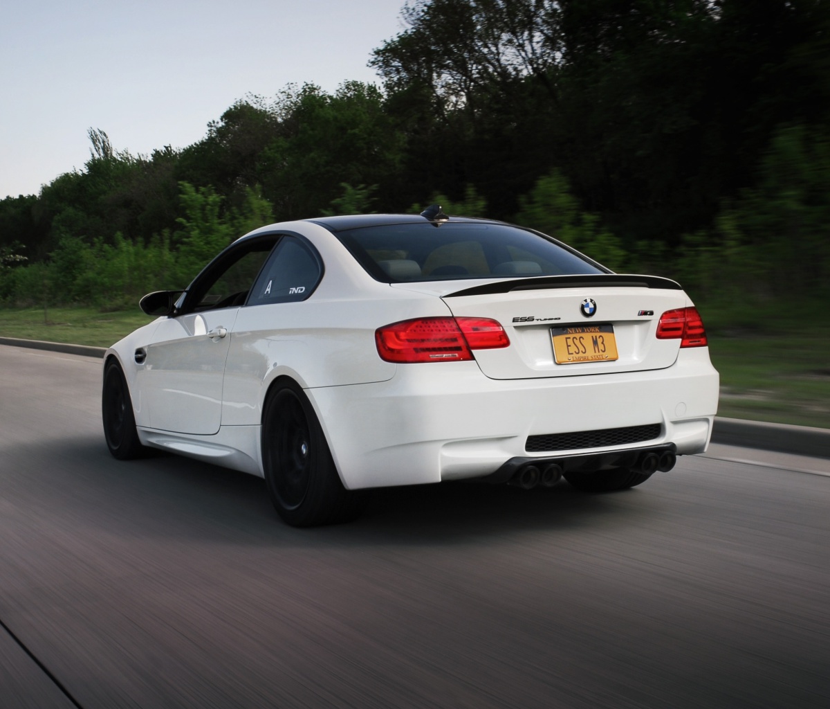 Screenshot №1 pro téma BMW M3 E92 GT2 1200x1024