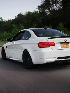 Screenshot №1 pro téma BMW M3 E92 GT2 240x320