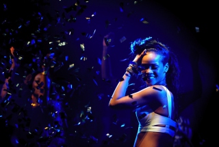 Rihanna - Fondos de pantalla gratis para Nokia Asha 201
