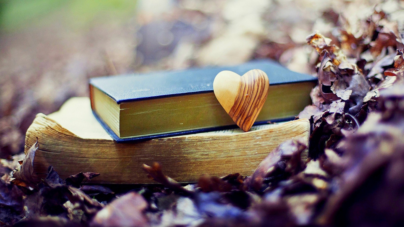Screenshot №1 pro téma Yellow Heart And Vintage Books 1366x768