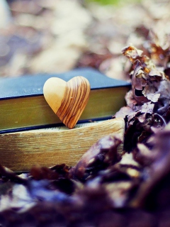 Yellow Heart And Vintage Books screenshot #1 240x320