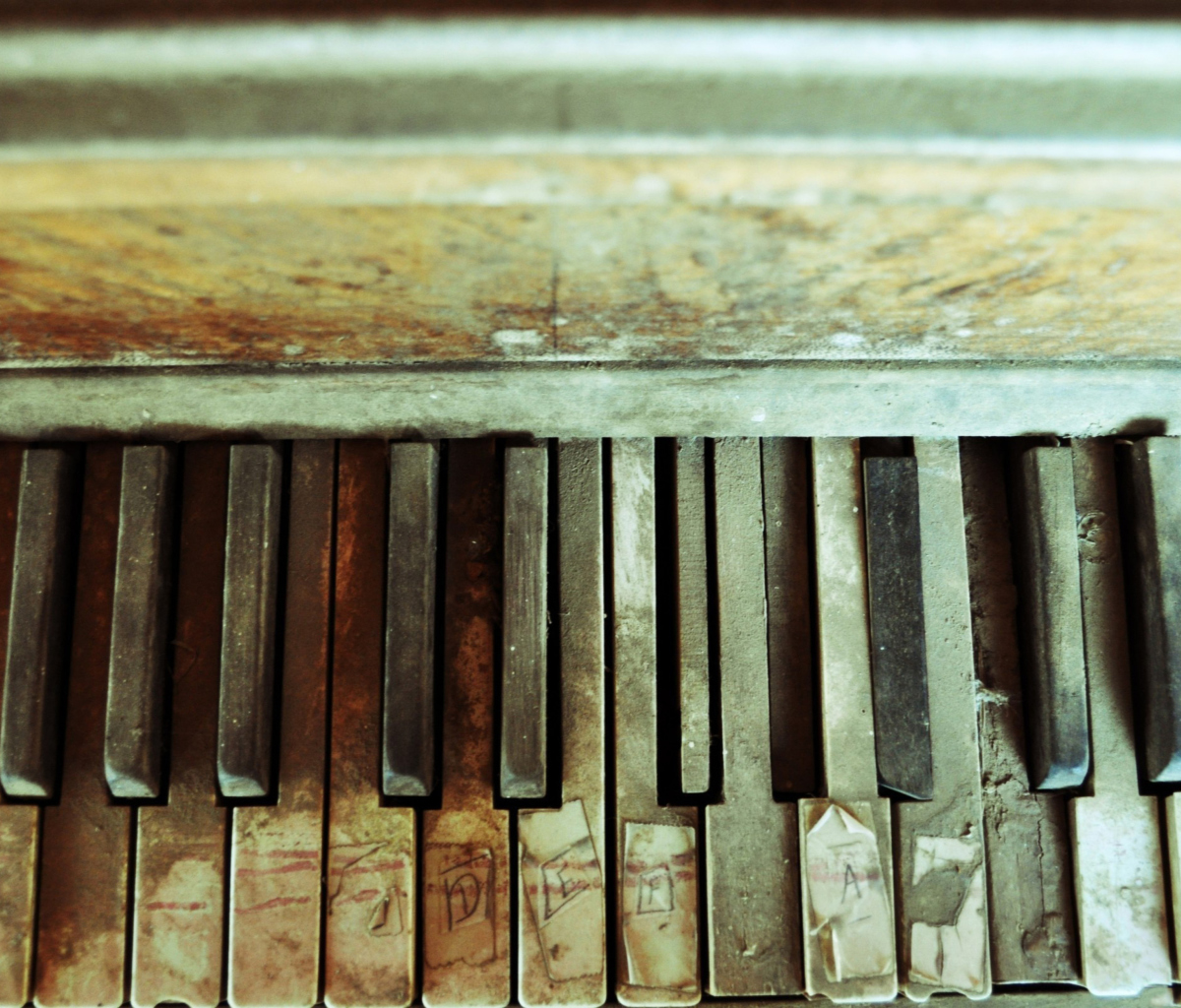 Обои Old Piano Keyboard 1200x1024