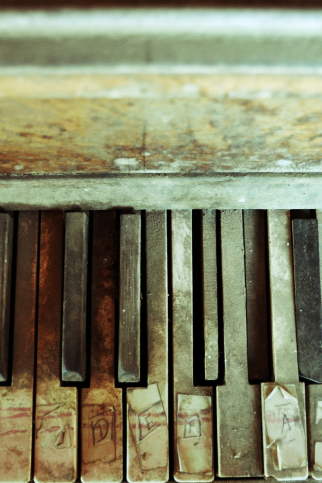 Das Old Piano Keyboard Wallpaper 640x960