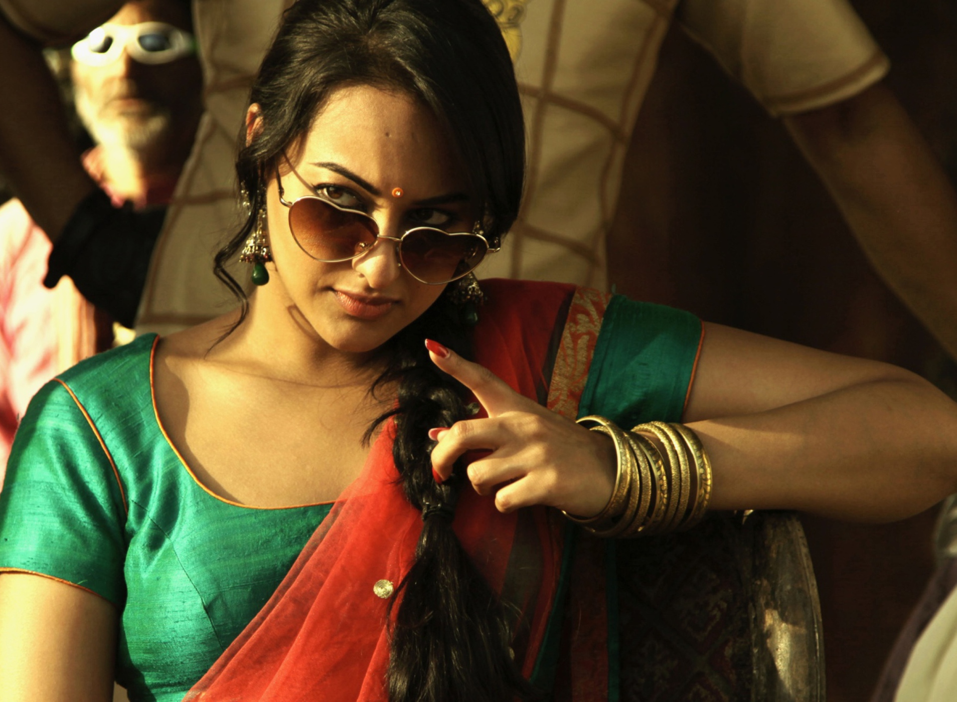 Screenshot №1 pro téma Sonakshi Sinha In Joker 1920x1408