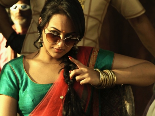 Sfondi Sonakshi Sinha In Joker 320x240