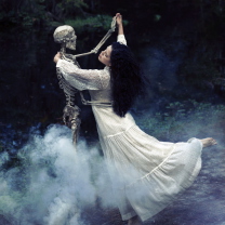 Screenshot №1 pro téma Girl Dancing With Skeleton 208x208