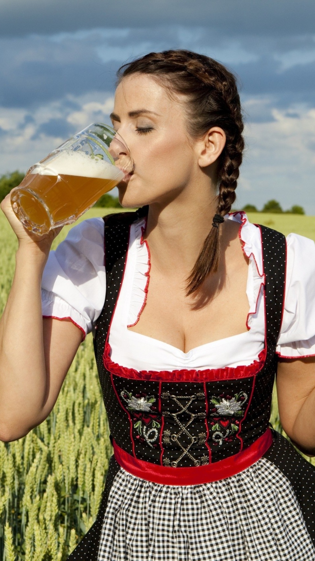 Das Girl likes Bavarian Weissbier Wallpaper 1080x1920