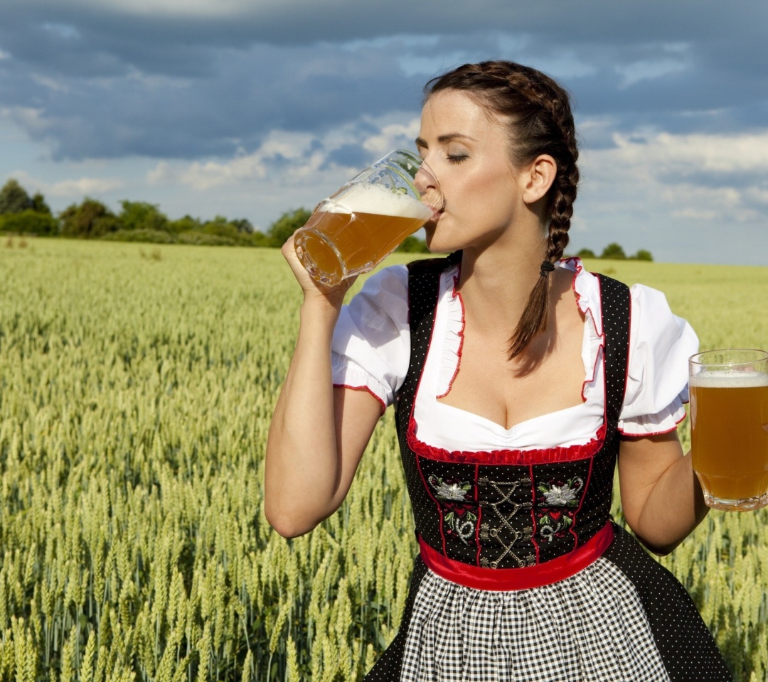 Girl likes Bavarian Weissbier screenshot #1 1080x960