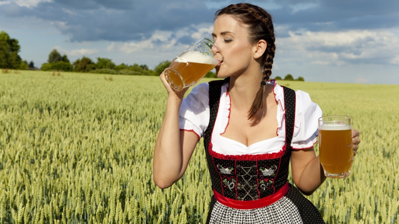 Girl likes Bavarian Weissbier screenshot #1 1280x720