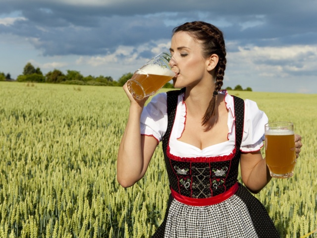 Das Girl likes Bavarian Weissbier Wallpaper 640x480