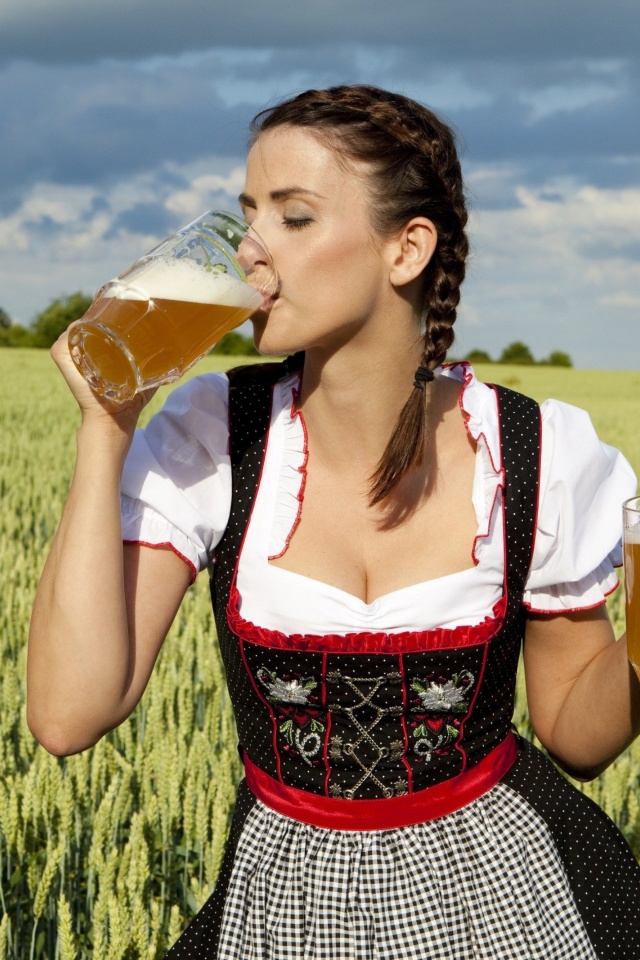 Das Girl likes Bavarian Weissbier Wallpaper 640x960