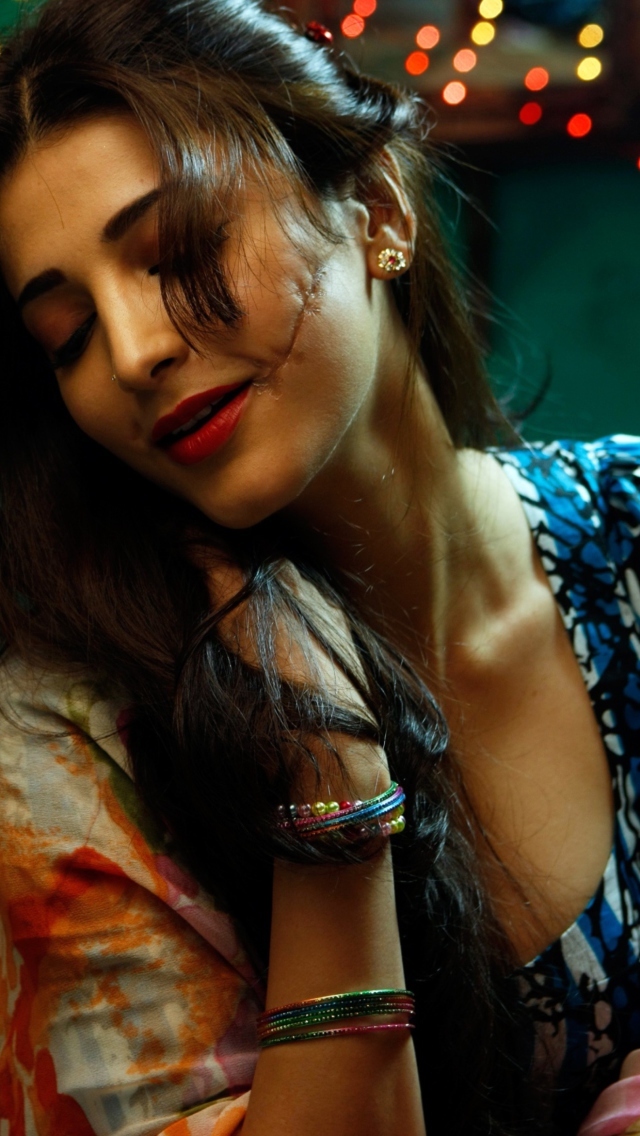 Shruthi Hassan In D Day wallpaper 640x1136