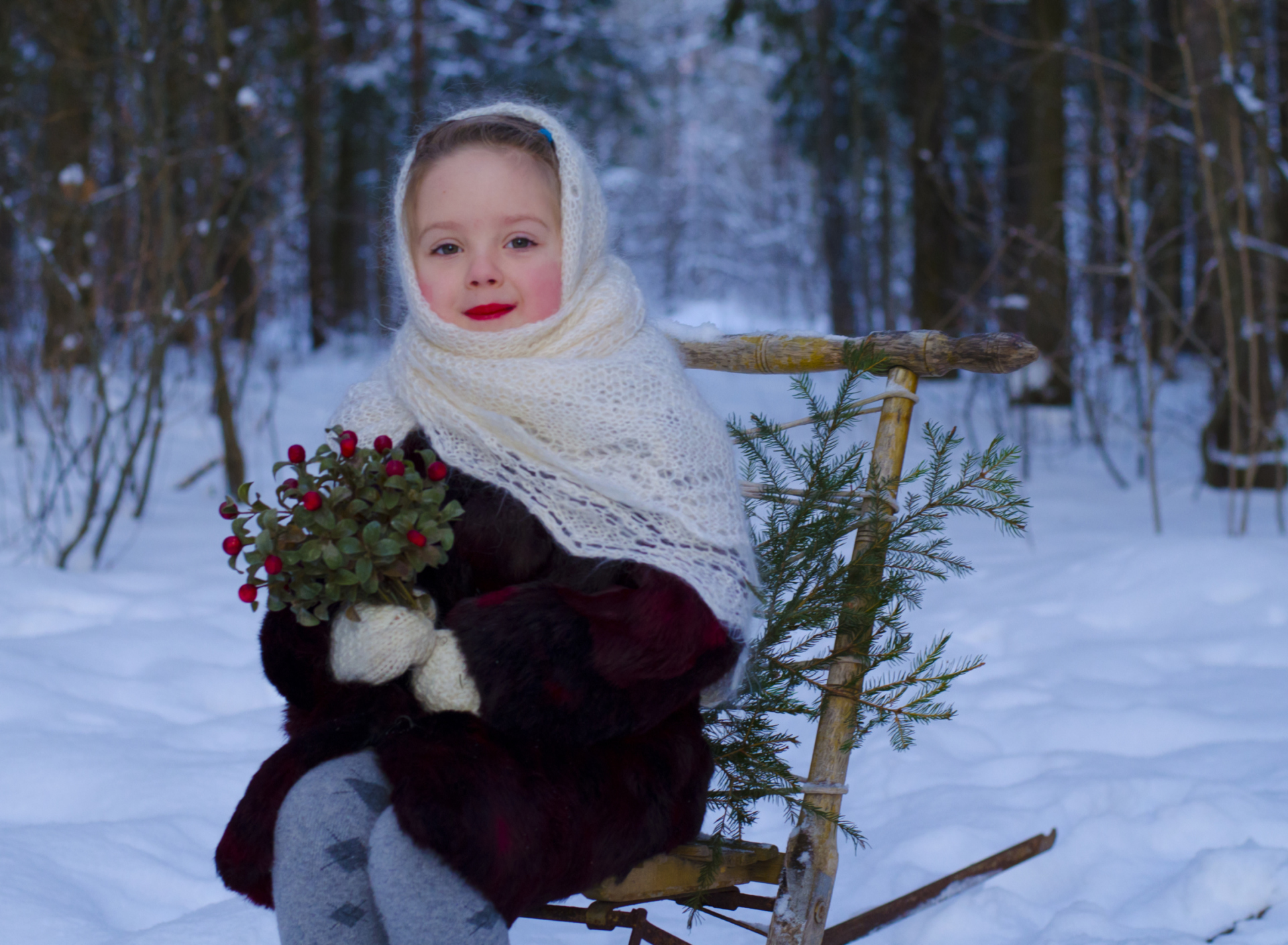 Fondo de pantalla Little Girl In Winter Outfit 1920x1408