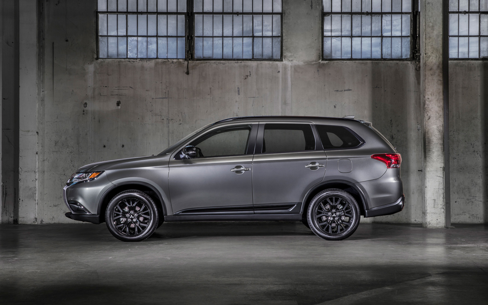 Sfondi 2018 Mitsubishi Outlander 1680x1050