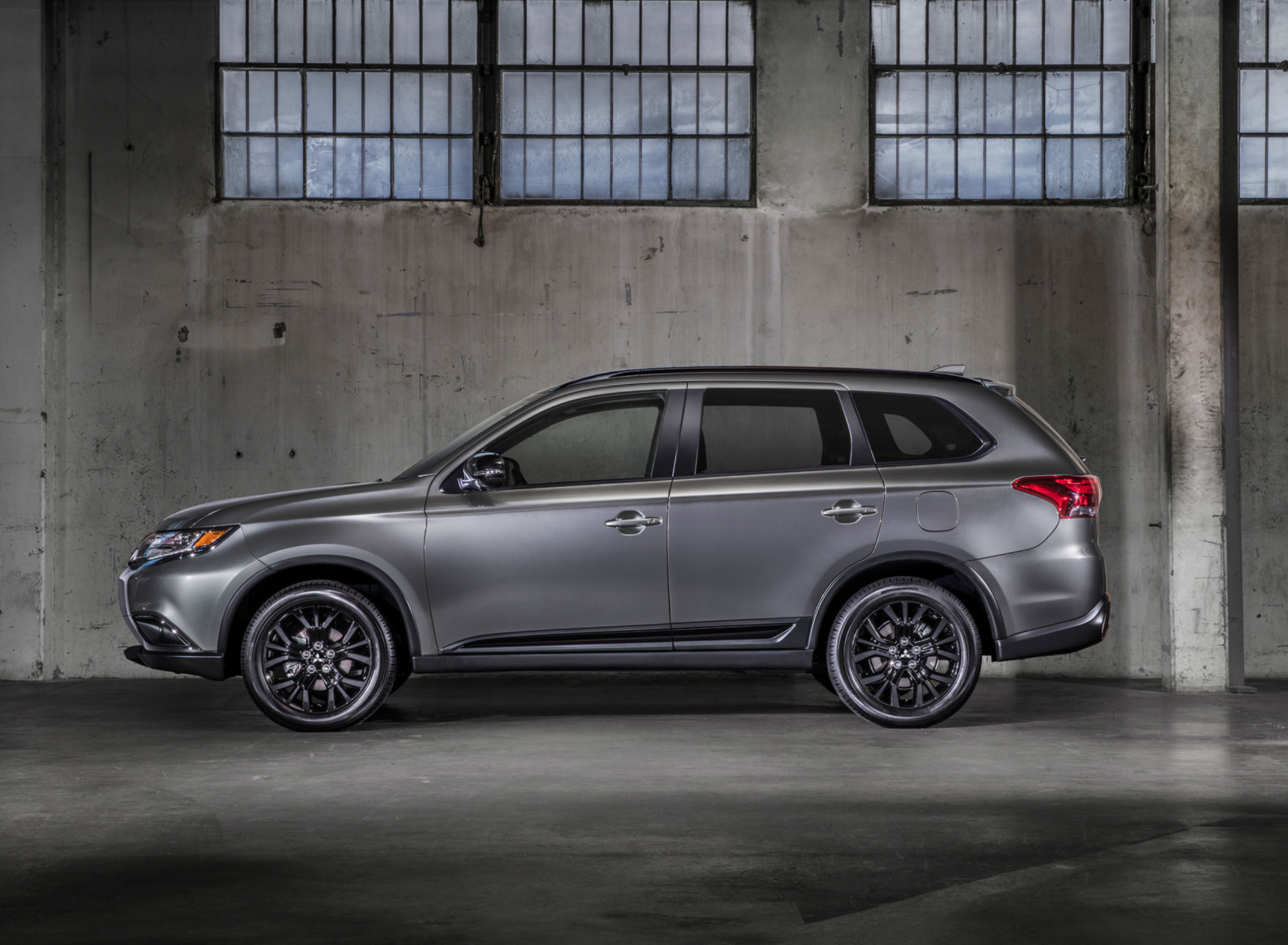 Sfondi 2018 Mitsubishi Outlander 1920x1408