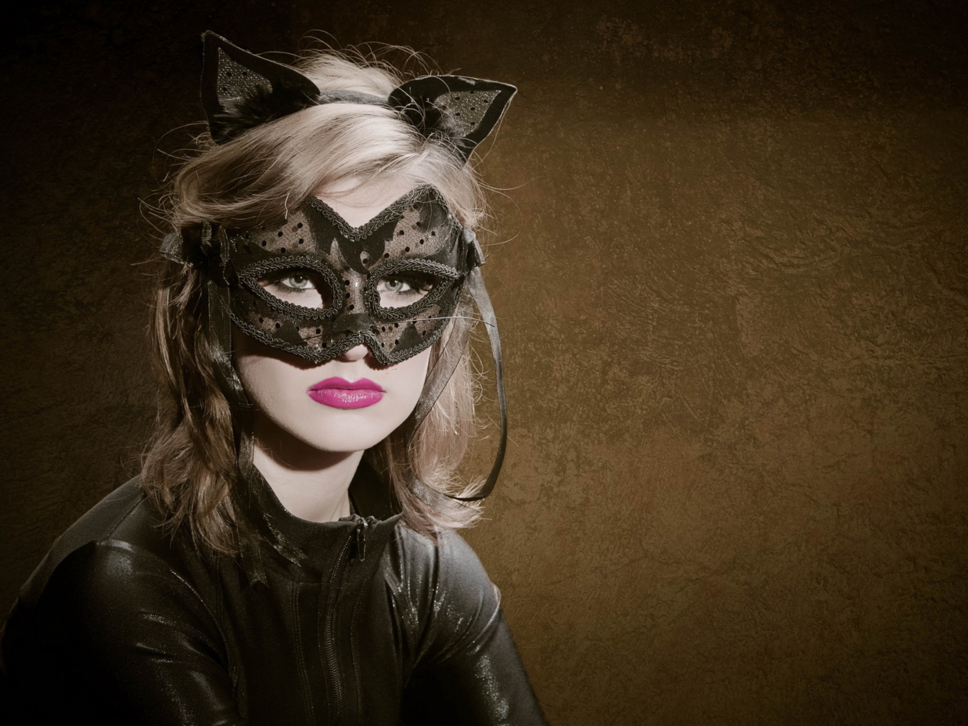 Обои Cat Woman Mask 1400x1050