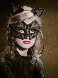 Das Cat Woman Mask Wallpaper 240x320