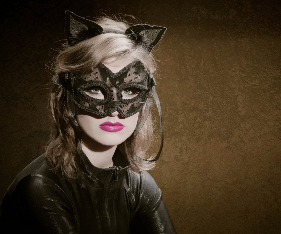 Обои Cat Woman Mask 960x800