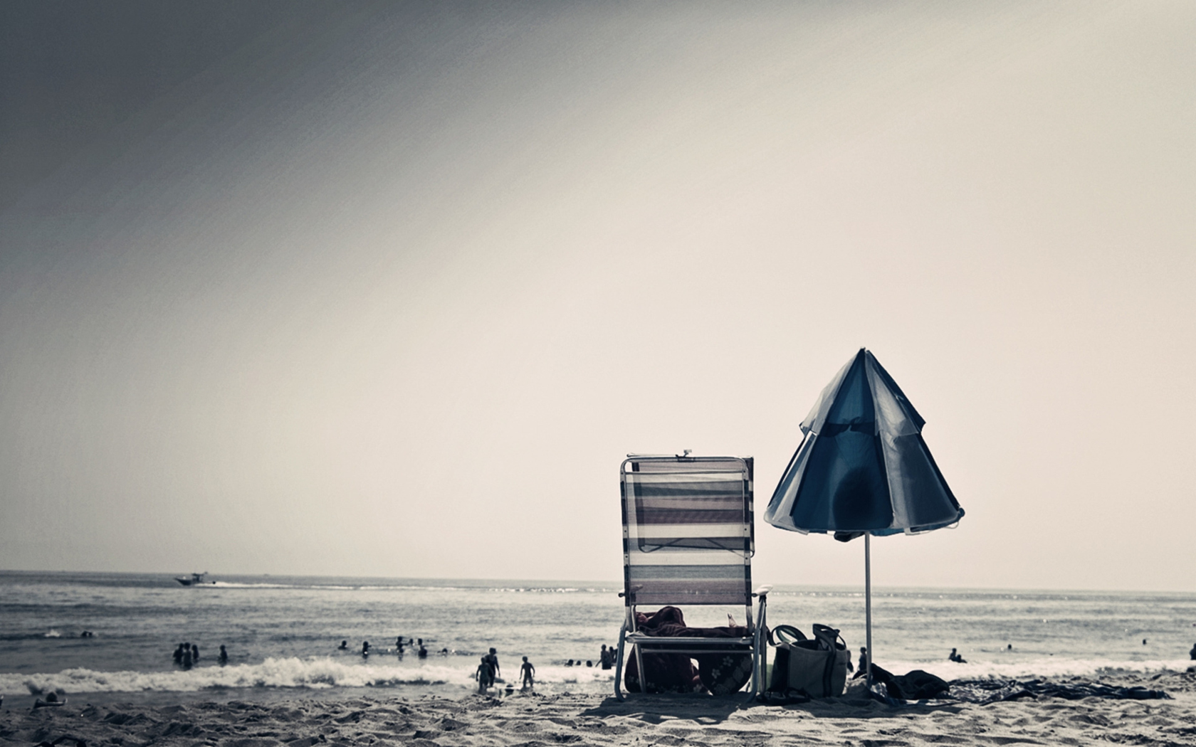 Das Beach Chair And Umbrella Wallpaper 1680x1050