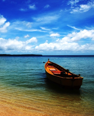 Boat On Sea Shore - Obrázkek zdarma pro iPhone 5C