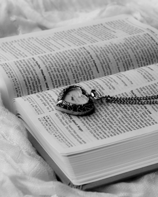 Bible And Vintage Heart-Shaped Watch - Obrázkek zdarma pro 240x400