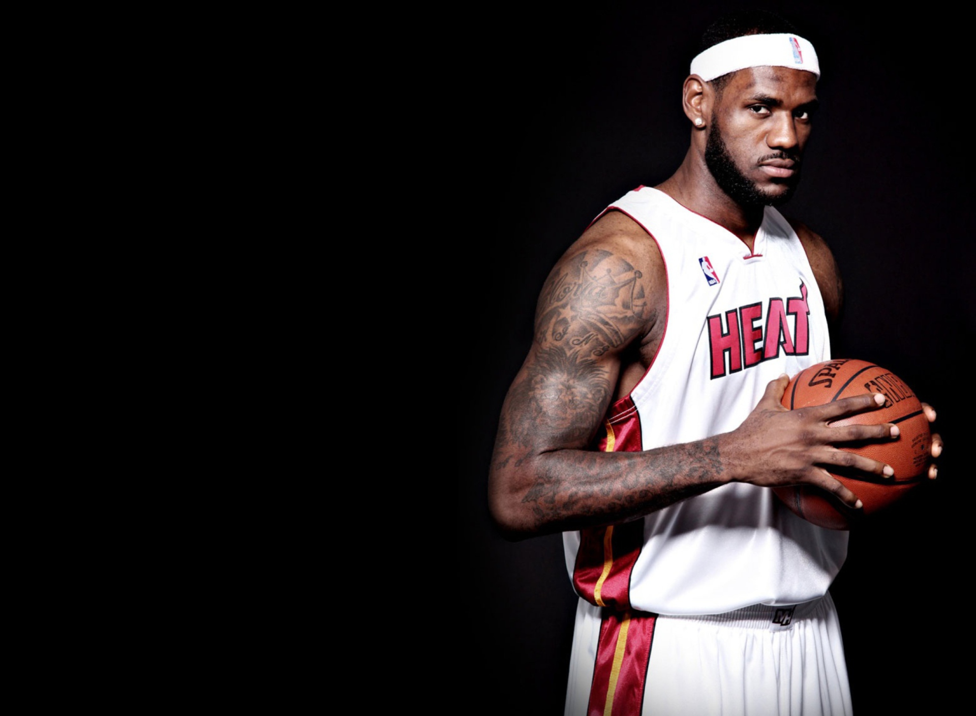 LeBron James screenshot #1 1920x1408