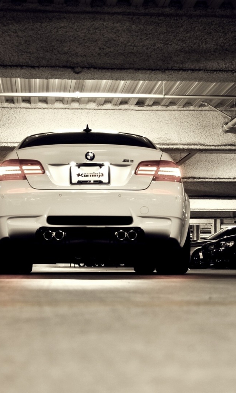 Screenshot №1 pro téma Bmw M3 Rear Low Angle Shot 768x1280