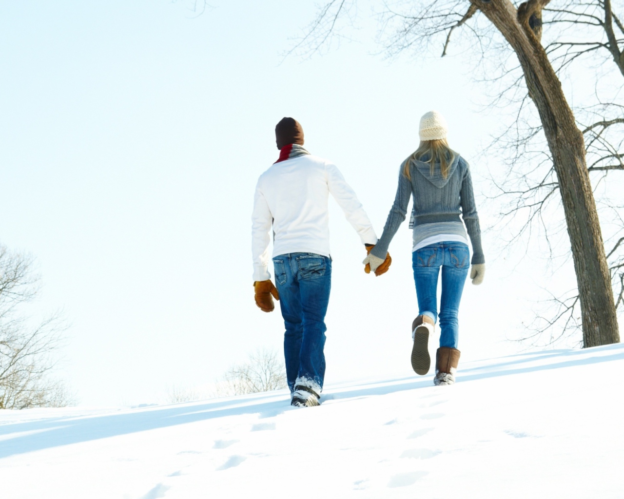 Das Romantic Walk Through The Snow Wallpaper 1280x1024