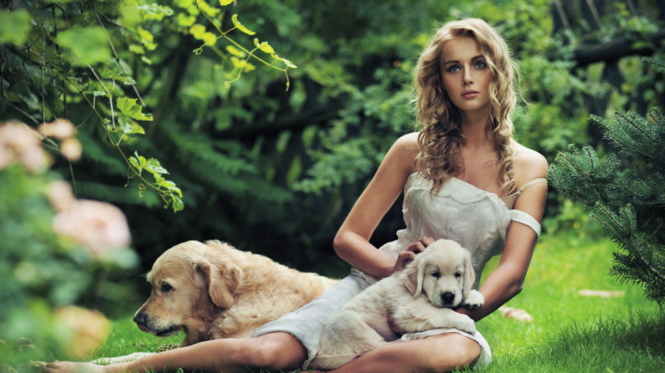 Model And Dogs screenshot #1 1366x768