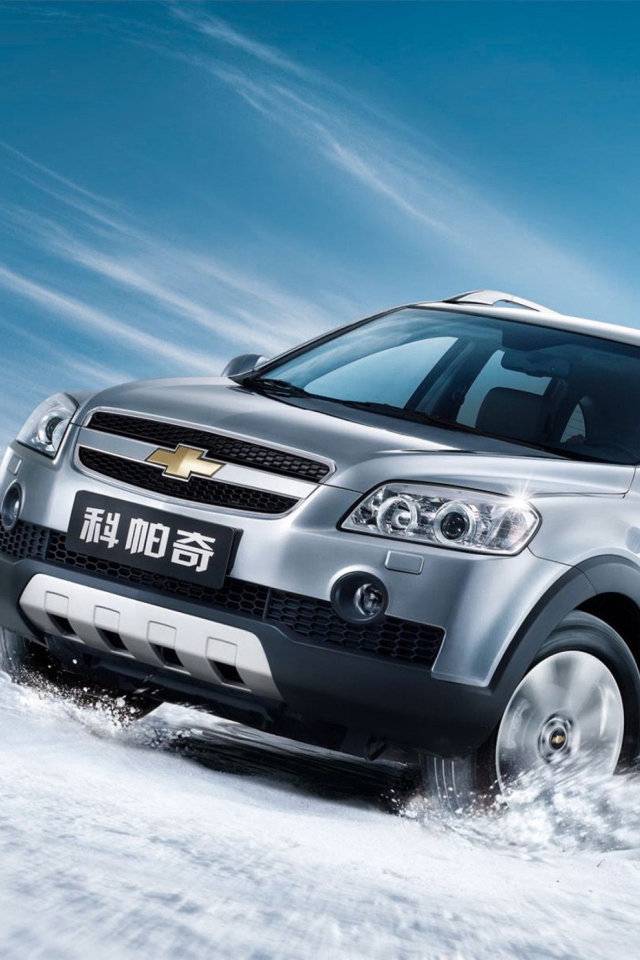 Screenshot №1 pro téma Chevrolet Captiva On Snow 640x960