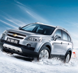 Chevrolet Captiva On Snow - Obrázkek zdarma pro 208x208