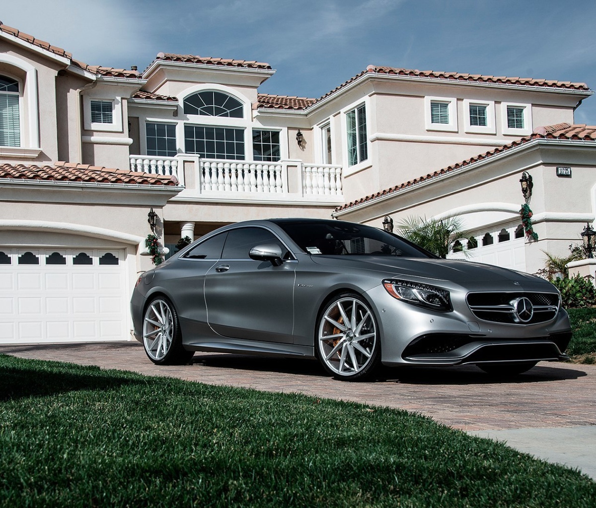 Mercedes Benz S63 AMG Coupe wallpaper 1200x1024