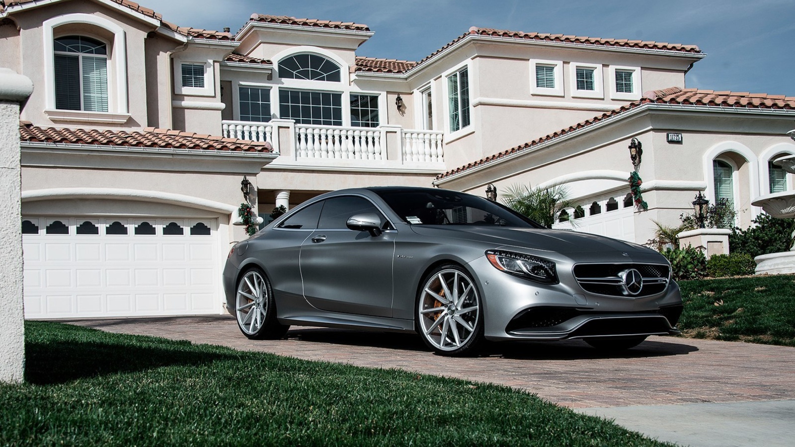 Обои Mercedes Benz S63 AMG Coupe 1600x900