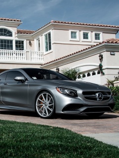 Fondo de pantalla Mercedes Benz S63 AMG Coupe 240x320