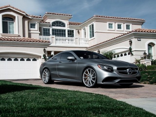 Mercedes Benz S63 AMG Coupe wallpaper 320x240